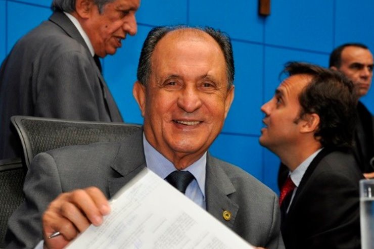 Imagem: Deputado Zé Teixeira na sessão plenária (Arquivo). 