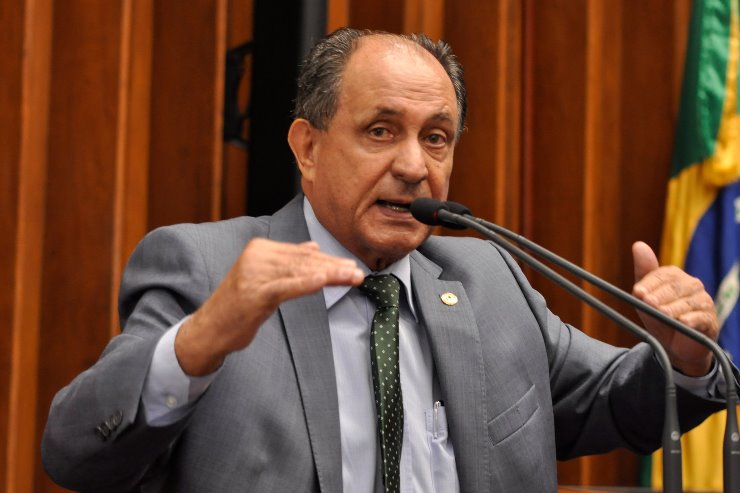 Imagem: Deputado Zé Teixeira na sessão plenária (Arquivo). 