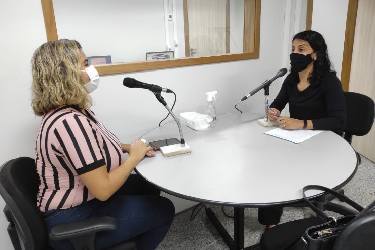 Imagem: A psicóloga Ariane Zárate fala sobre saúde mental das mulheres no programa Vida Saudável, da Rádio Assembleia