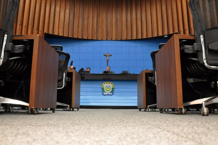 Imagem: Plenário da ALEMS, onde são realizadas as sessões ordinárias com participação online da maioria dos deputados
