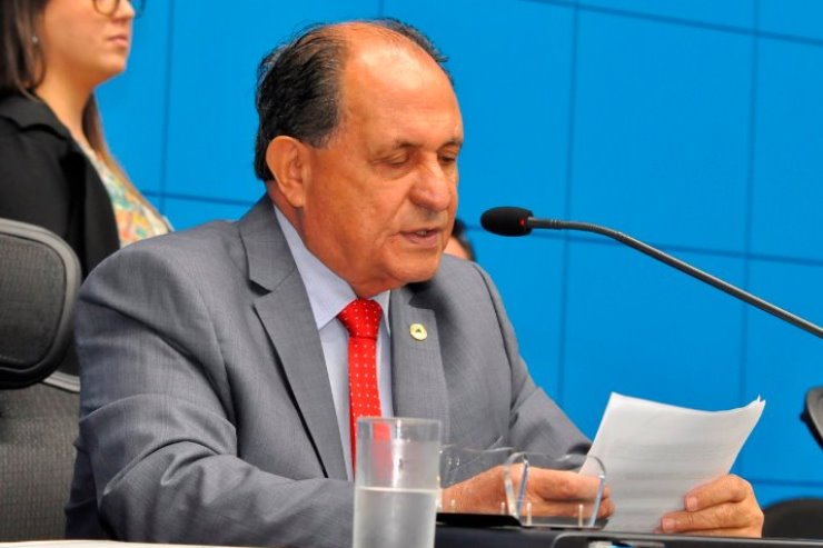Imagem: Deputado Zé Teixeira na sessão plenária (Arquivo). 