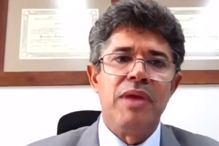 Imagem: Deputado Professor Rinaldo: "Qual o problema ter uma bíblia? Sendo que a maioria da população brasileira é cristã?"