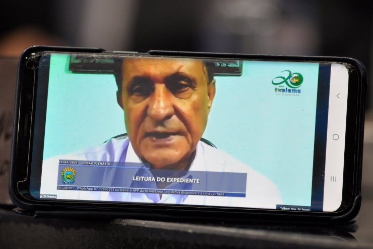 Imagem: Deputado Zé Teixeira na sessão plenária (Arquivo). 