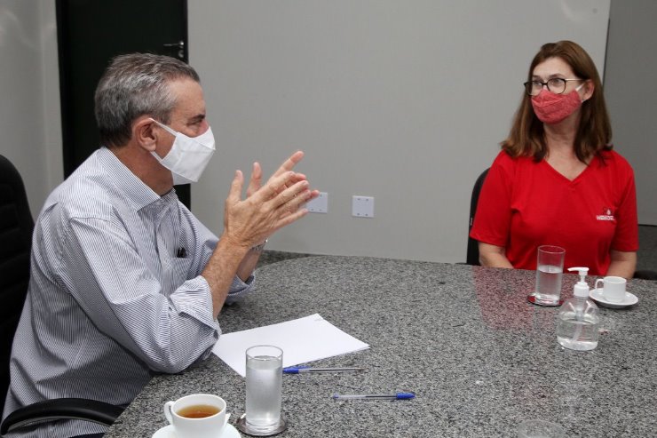 Imagem: Deputado Paulo Corrêa, presidente da ALEMS, reuniu-se com a coordenadora do Hemosul. Marli Vavas, na tarde desta segunda-feira