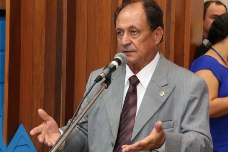 Imagem: Deputado Zé Teixeira na sessão plenária (Arquivo). 