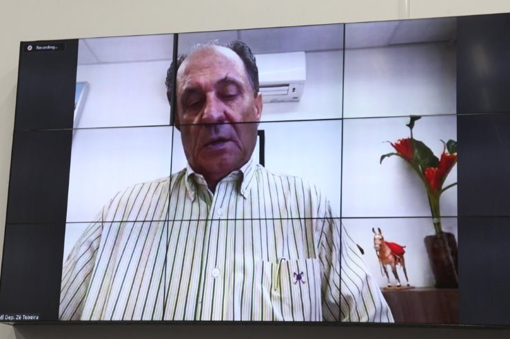 Imagem: Deputado Zé Teixeira na sessão plenária (Arquivo). 