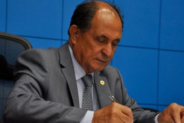 Imagem: Deputado Zé Teixeira durante atuação parlamentar. (Arquivo)