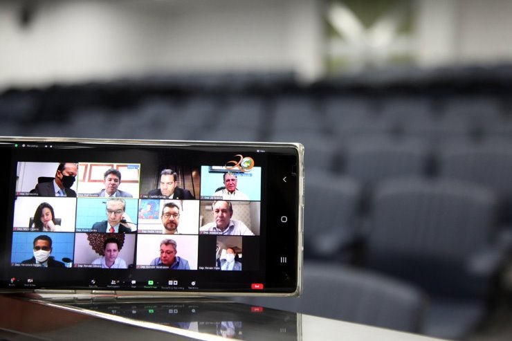 Imagem: As sessões estão sendo realizadas com participação remota dos deputados e com transmissão ao vivo pelos canais da Casa de Leis 