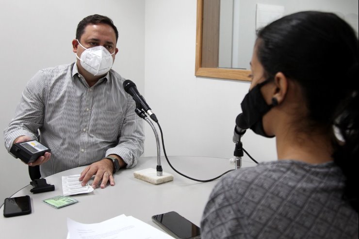 Imagem: O deputado Marcio Fernandes explica a importância da castração de animais para evitar doenças