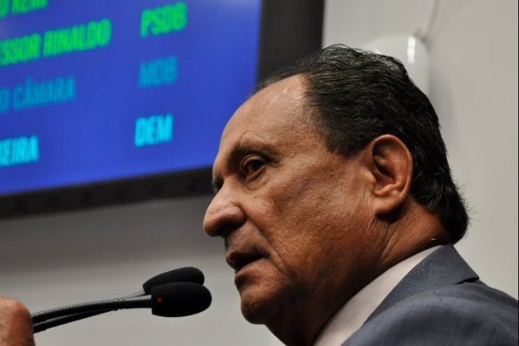 Imagem: Deputado Zé Teixeira durante atuação parlamentar. (Arquivo)