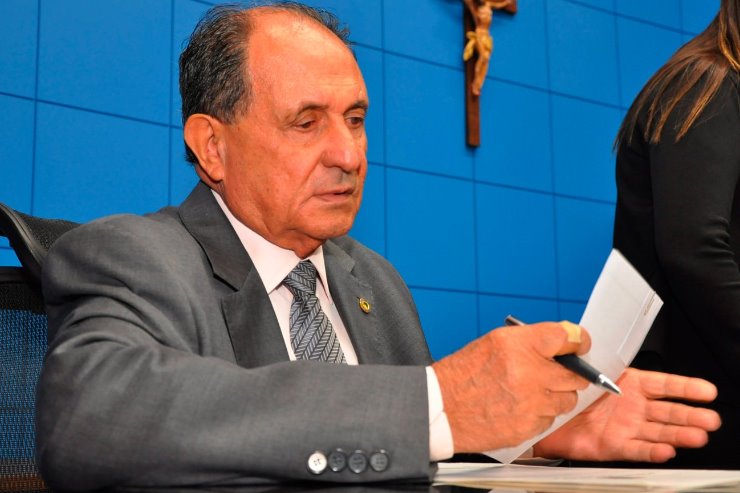 Imagem: Deputado Zé Teixeira durante atuação parlamentar. (Arquivo)