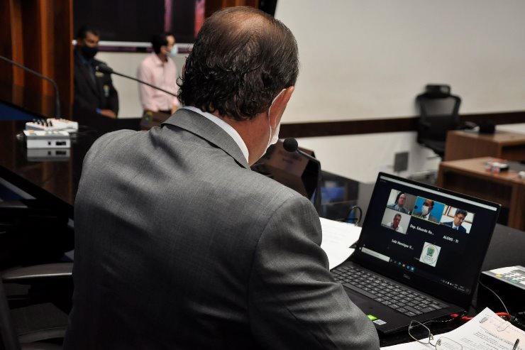 Imagem: Os deputados que compõem a CCJR fizeram a análise dos aspectos constitucional, legal e jurídico das matérias