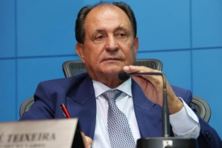 Imagem: Deputado Zé Teixeira na sessão plenária (Arquivo). 