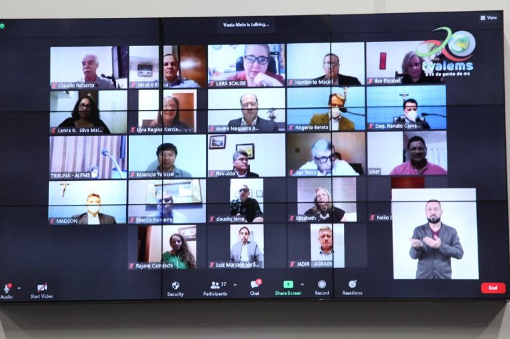 Imagem: Solenidade aconteceu de forma mista, conduzida do Plenário e virtualmente