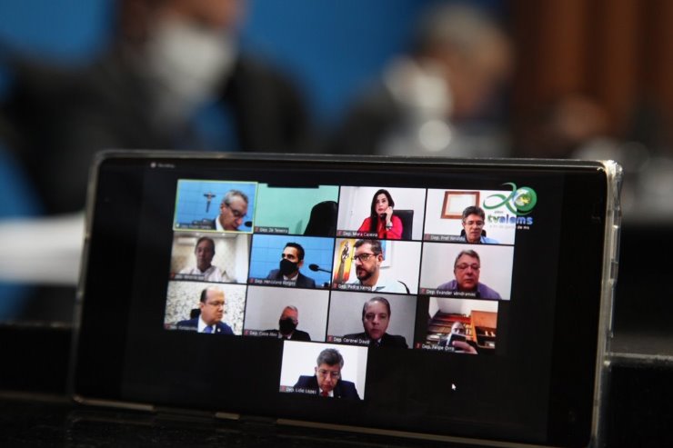 Imagem: As sessões ordinárias da ALEMS acontecem de forma mista, com a participação presencial e remota dos parlamentares