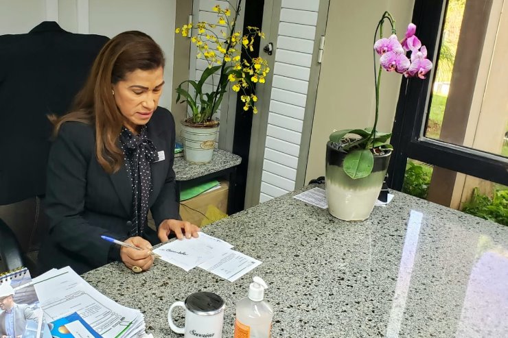 Imagem: Gerente de Cerimonial, Severina explicou os cuidados para os eventos em tempos de pandemia