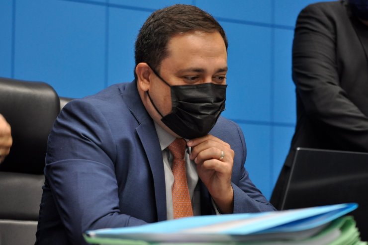 Imagem: Marcio Fernandes, autor da proposta, argumenta que alunos necessitam dos aparelhos e muitos dos que são apreendidos são descartados