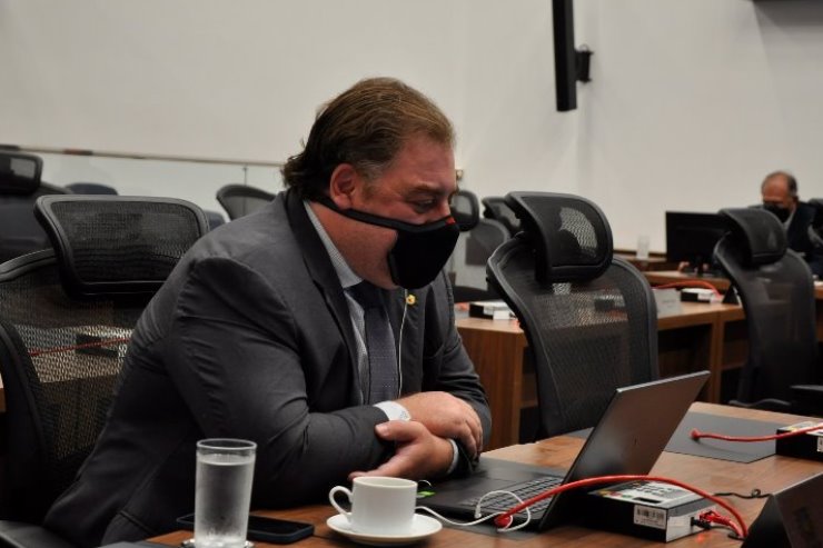 Imagem: Deputado Neno Razuk, autor do projeto, argumenta que o acesso ao detalhamento das despesas médicas é um direito do consumidor