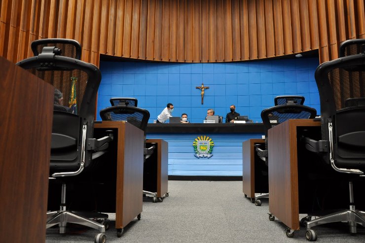 Imagem: As sessões ordinárias da ALEMS são realizadas a partir do plenário com participação presencial ou remota dos parlamentares