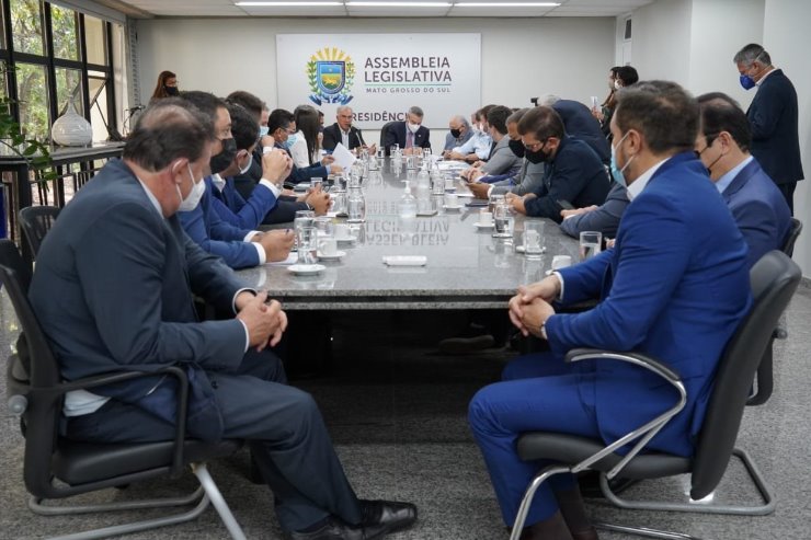 Imagem: Deputados receberam o governador Reinaldo Azambuja na Sala da Presidência