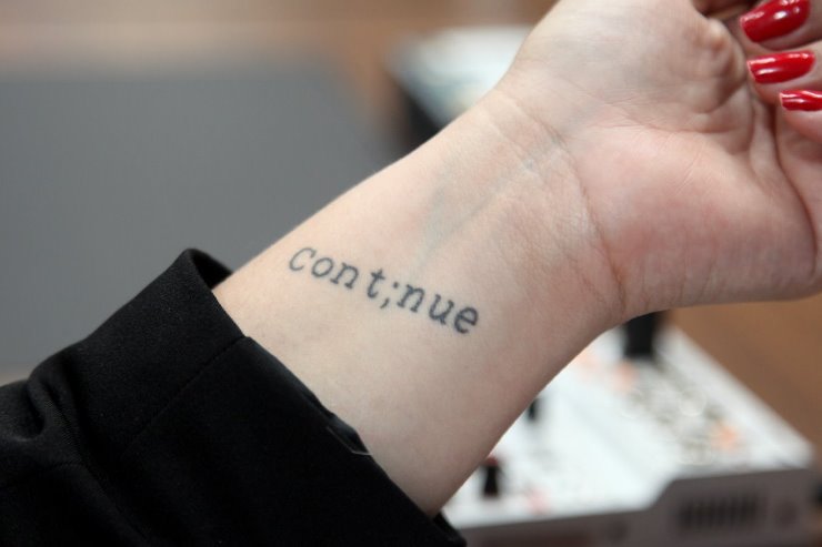 Imagem: Jornalista Aryana falou na tribuna da ALEMS sobre superação de desafios após atentar contra a própria vida 