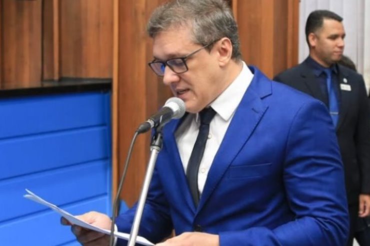 Imagem: Deputado Lucas de Lima, autor da proposta, comenta que os jovens são os mais visados pelos traficantes