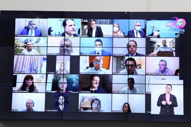 Imagem: Médicos foram homenageados em sessão solene virtual nesta terça-feira