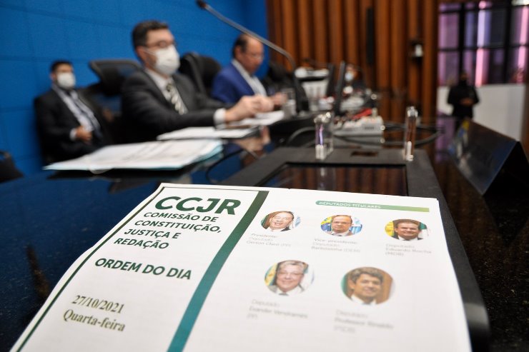 Imagem: CCJR é transmitida ao vivo pelo YouTube e Facebook oficiais da Casa de Leis