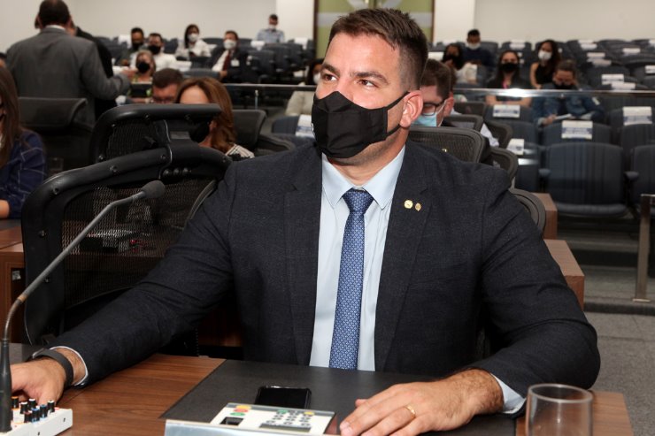 Imagem: Deputado Capitão Contar é o autor da proposta que busca assegurar a publicidade de medicamentos distribuídos pelo Sistema Único de Saúde