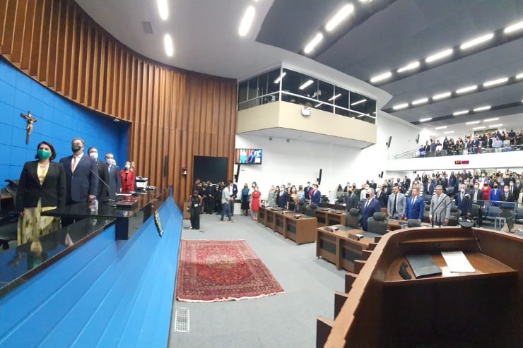 Imagem: Aproximadamente 80 pessoas receberam o Título de Cidadão Sul-mato-grossense e Comenda do Mérito Legislativo