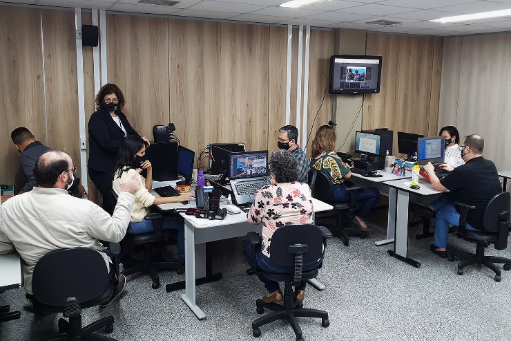 Imagem: Parte da redação do Site Oficial e Mídias Sociais da ALEMS cobrindo as sessões plenárias