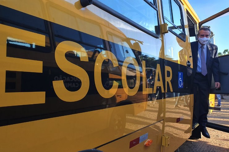 Imagem: Setor de transporte escolar será beneficiado com isenção de IPVA, conforme decreto assinado pelo deputado Paulo Corrêa