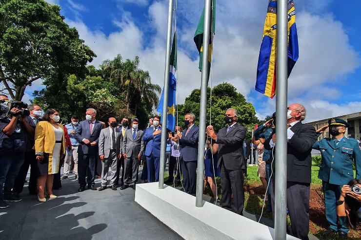 Imagem: Ritual de solenidade iniciou na rampa principal, com hasteamento das bandeiras