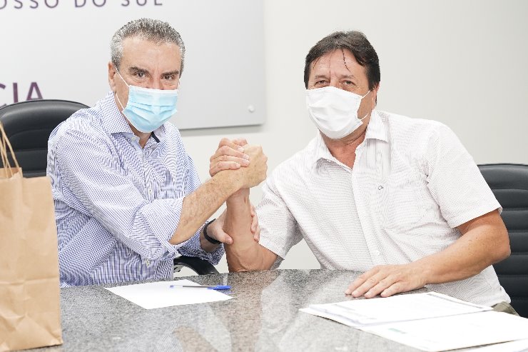 Imagem: Deputado recebeu vereador Evaldo Carlos nesta quinta, em seu gabinete.