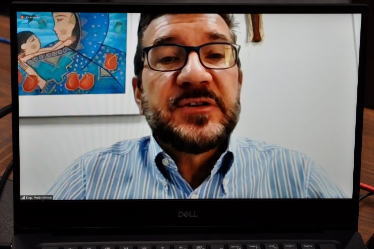 Imagem: "Enquanto vemos países discutindo para restringir produtos nocivos à saúde, aqui vamos na contramão", criticou Kemp