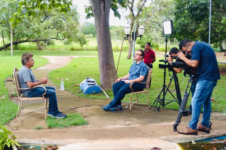 Imagem: Cleir Ávila durante gravação para o  programa Fazendo Arte, que entra na grade da TV ALEMS a partir das 14h30 deste sábado 