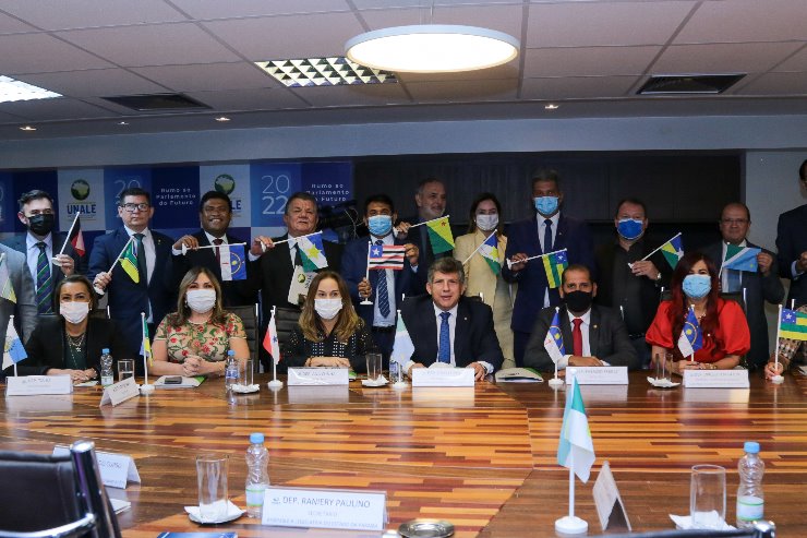 Imagem: Na primeira reunião da nova diretoria da Unale´, realizada nesta segunda-feira, os membros das secretarias tomaram posse 