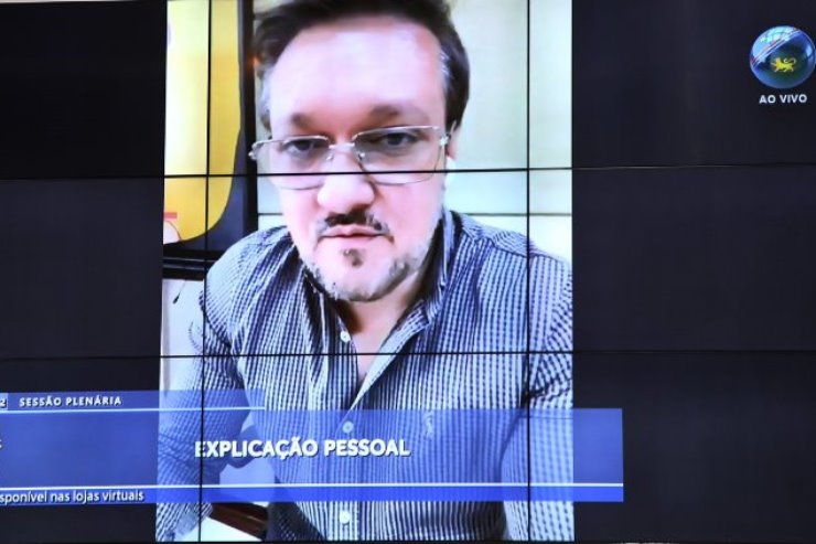 Imagem: Autor do projeto, deputado Lucas de Lima alerta que a automedicação pode provocar, até mesmo, a morte do animal