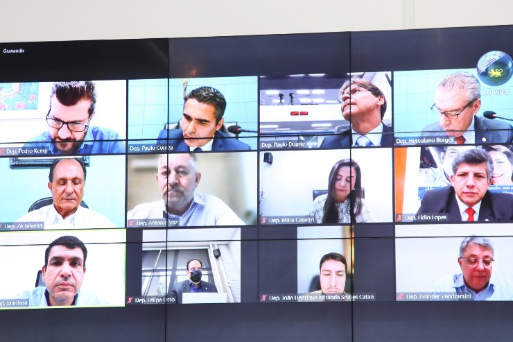 Imagem: Os deputados estaduais apreciaram cinco propostas durante a Ordem do Dia