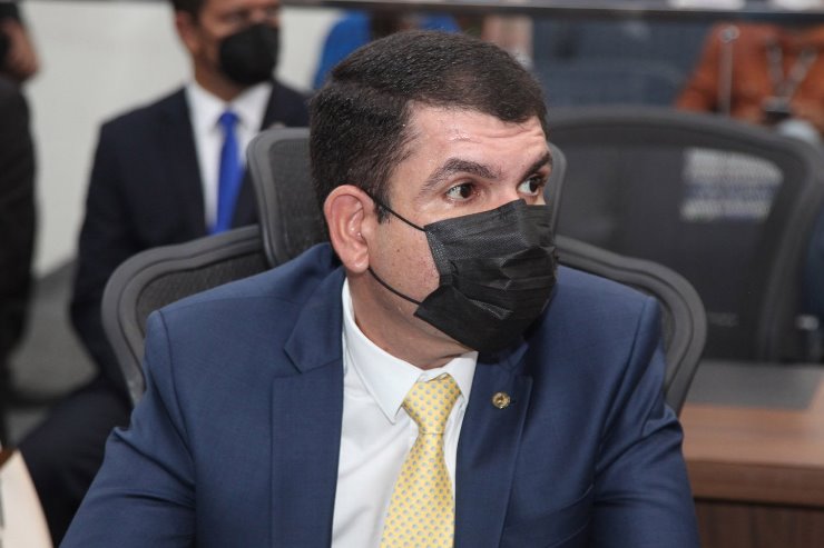 Imagem: O autor da matéria que versa sobre o Meio Ambiente é o deputado Jamilson Name