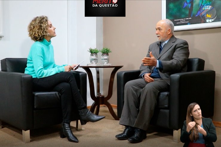 Imagem: O juiz titular da 9ª Vara do Juizado Especial Cível de Campo Grande, Djailson de Souza, é o entrevistado deste episódio