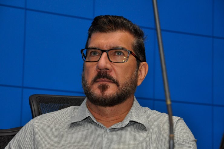 Imagem: Pedro Kemp abordou a saída do ministro da Educação durante a sessão plenária mista