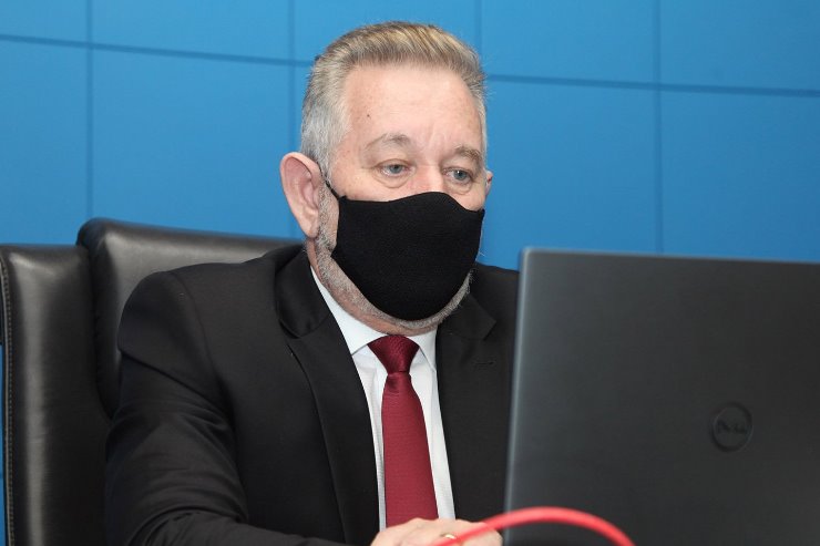 Imagem: Autor da proposta, deputado Antonio Vaz propõe que os exemplares da Bíblia sejam colocados à disposição de alunos, professores e demais usuários