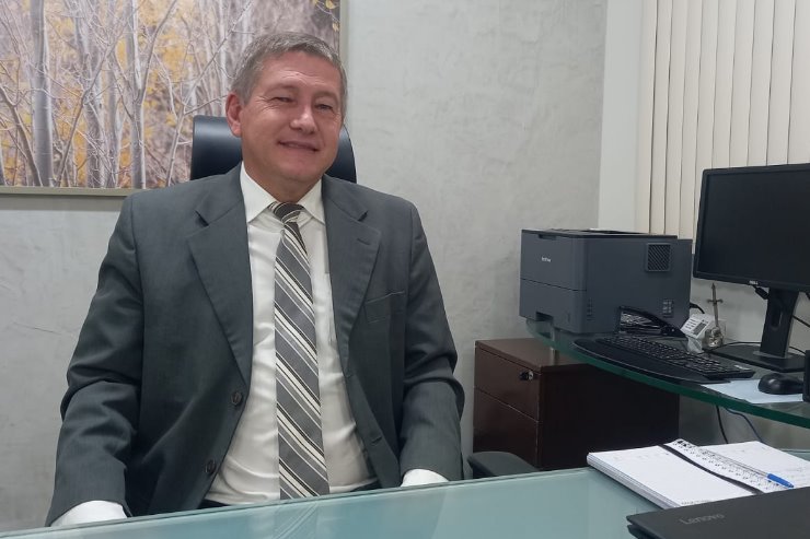 Imagem: O entrevistado desta edição do Direto ao Assunto é Hardy Waldschmidt, diretor do TRE-MS