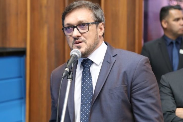 Imagem: Deputado Lucas de Lima é autor da lei que impede planos de saúde de limitar tratamento às pessoas com TEA