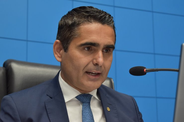 Imagem: Deputado Herculano Borges que divulgou o campeão na tribuna e parabenizou também profissionais da imprensa pela cobertura