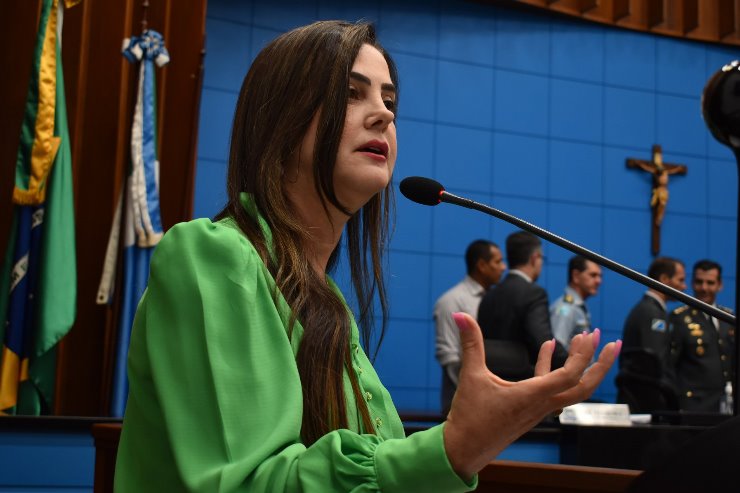 Imagem: Mara destacou em seu discurso a necessidade de proteção das crianças e adolescentes nas escolas