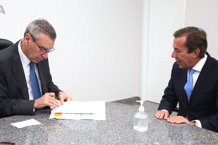 Imagem: Paulo Corrêa recebeu nesta manhã visita institucional do embaixador da Argentina, Luis María Kreckler