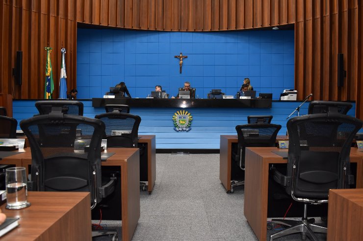 Imagem: Projetos são analisados e votados durante a sessão ordinária, realizada no plenário da Casa de Leis 