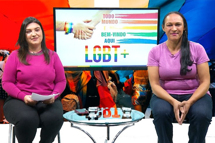 Imagem: A convidada é a Cris Stefanny, ativista, presidente da Associação de Travestis e Transexuais do MS e Coordenadora de Políticas Públicas LGBT